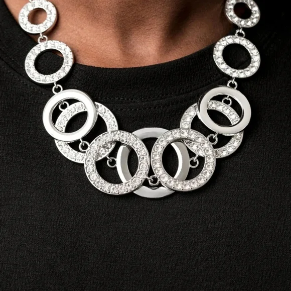 GORGEOUS SILVER TONE CRYSTAL ENCRUSTED NECKLACE WITH MATCHING EARRINGS ( SET) - Picture 3 of 4